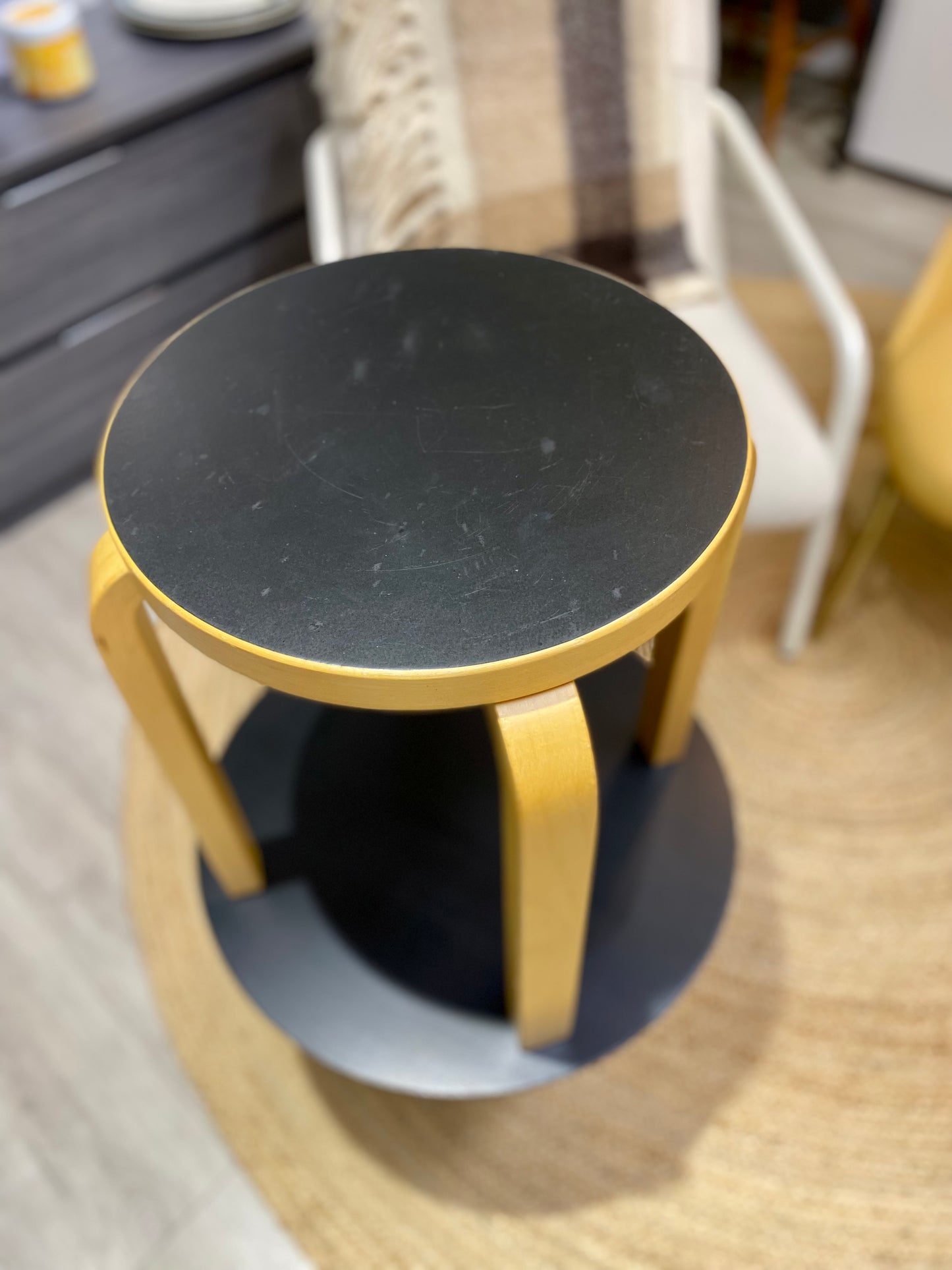 Artek, Aalto E60 jakkara musta