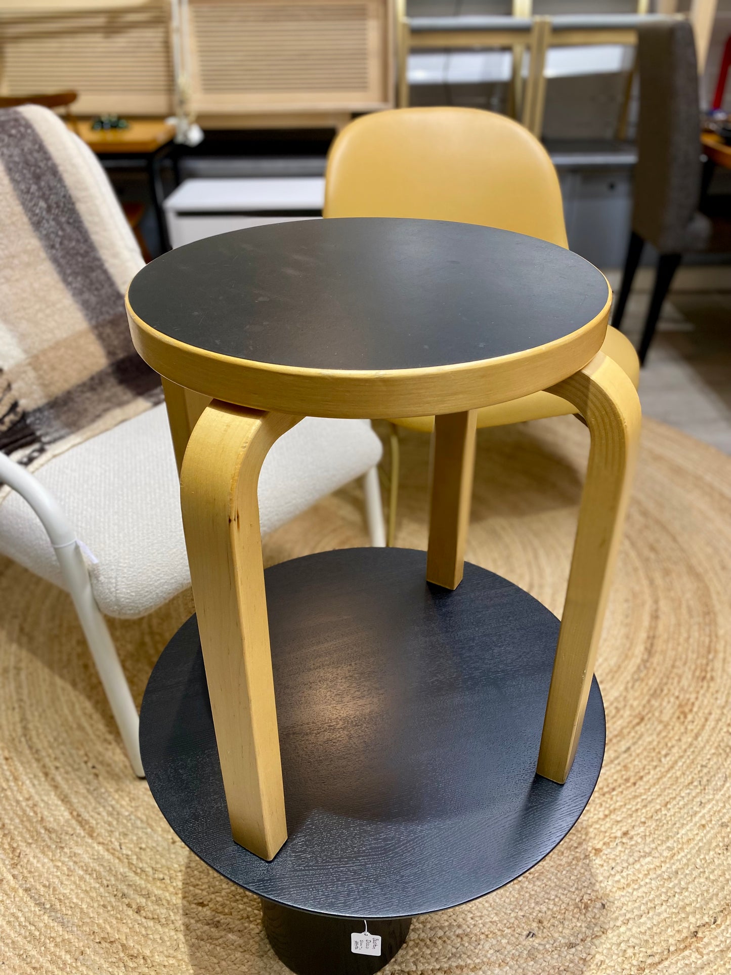 Artek, Aalto E60 jakkara musta