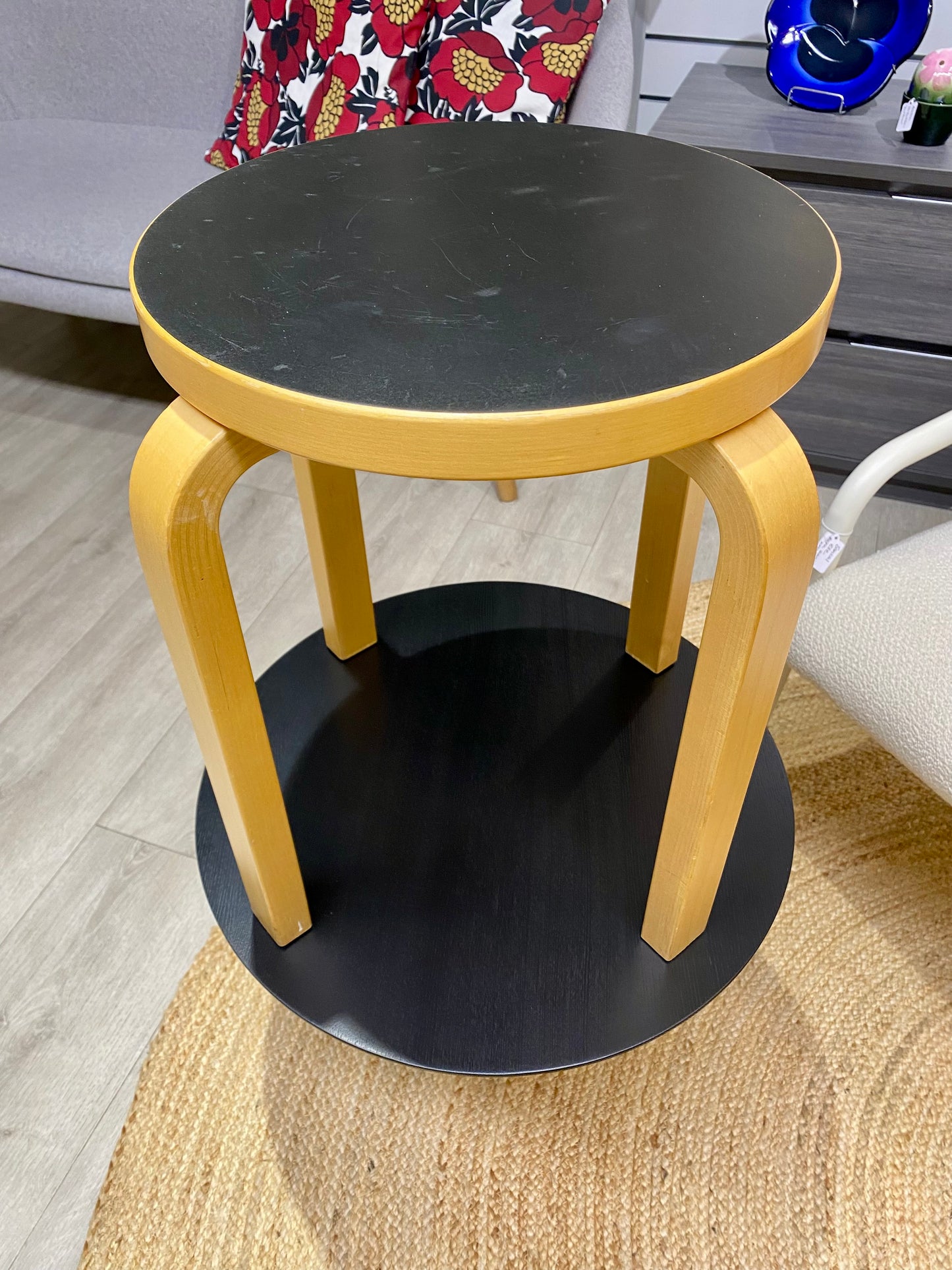 Artek, Aalto E60 jakkara musta