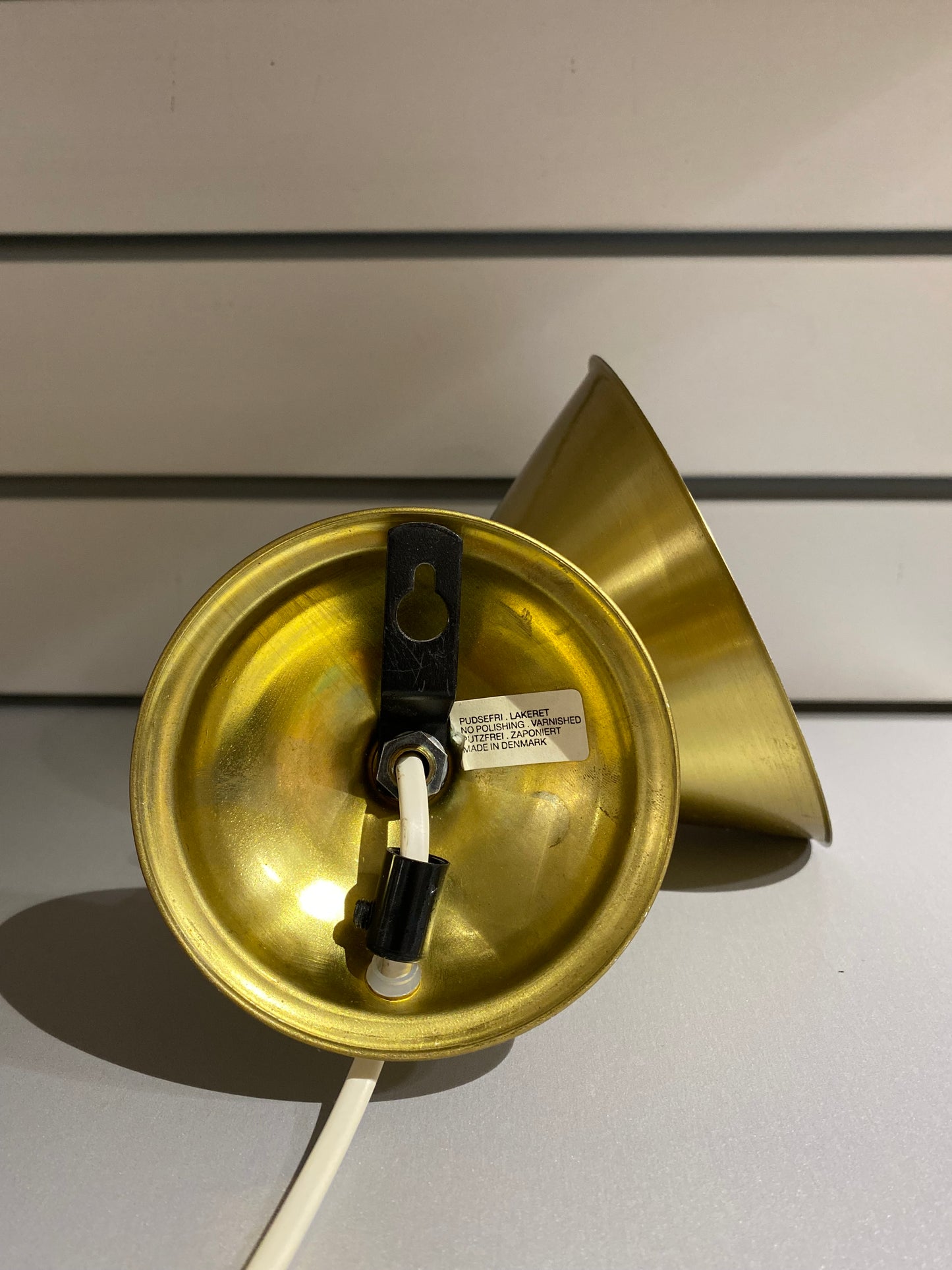 Davids Lampe, seinävalaisin/ -lampetti
