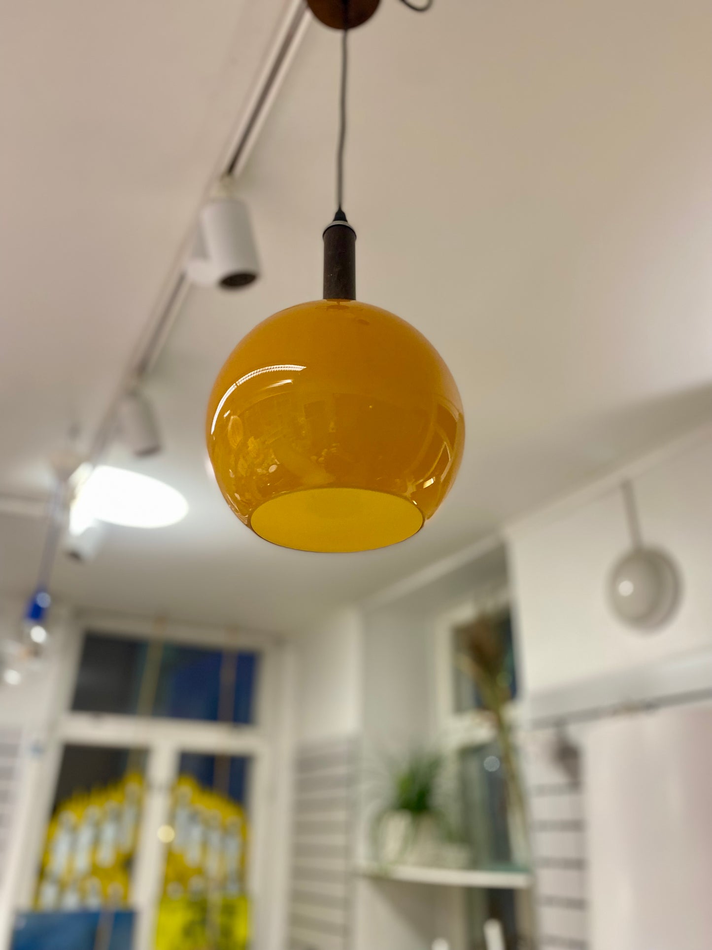 Retro, pyöreä riippuvalaisin