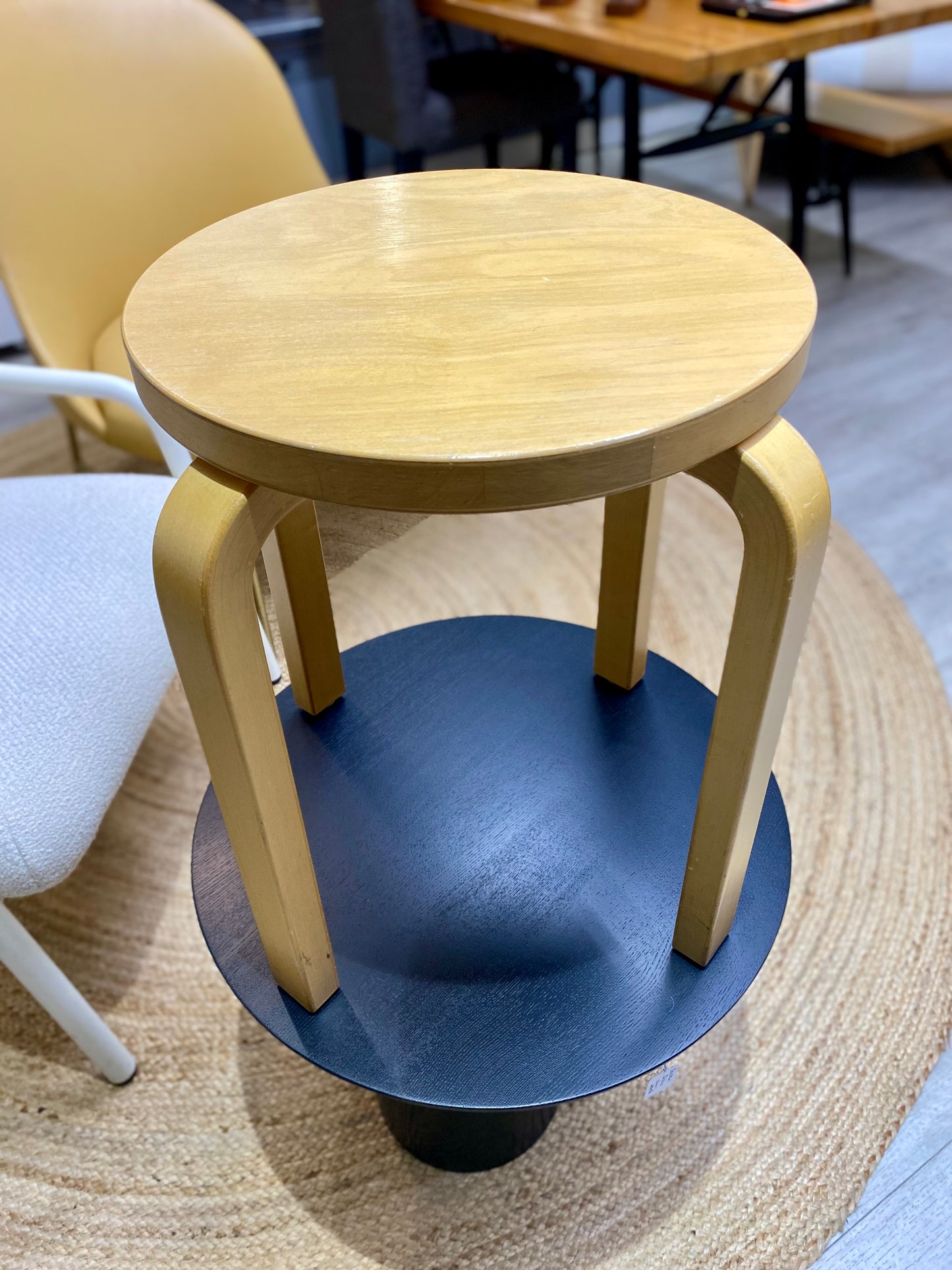 Artek Aalto jakkara E60