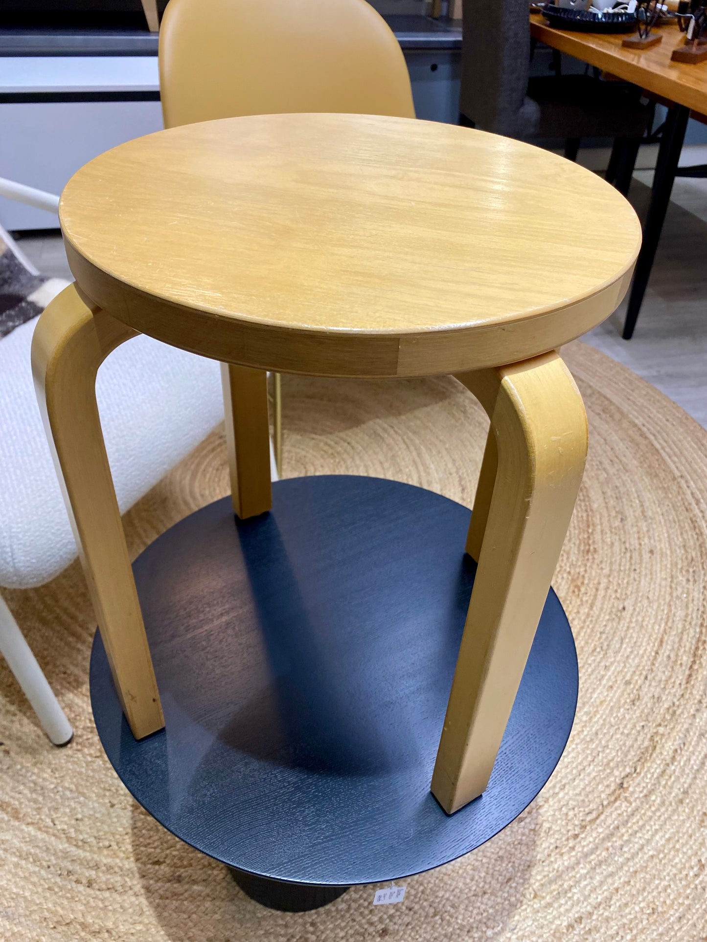 Artek Aalto jakkara E60