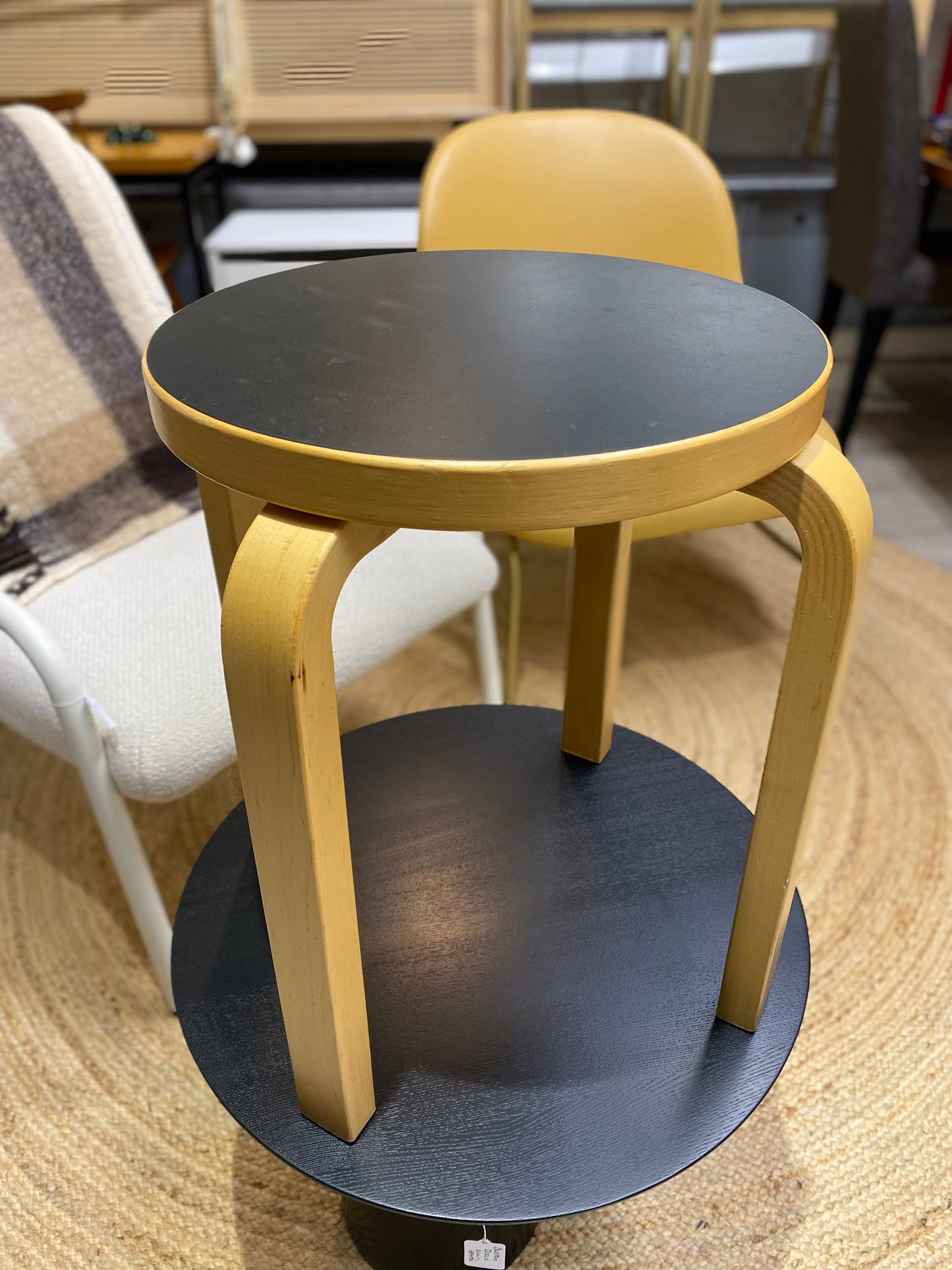 Artek, Aalto E60 jakkara musta
