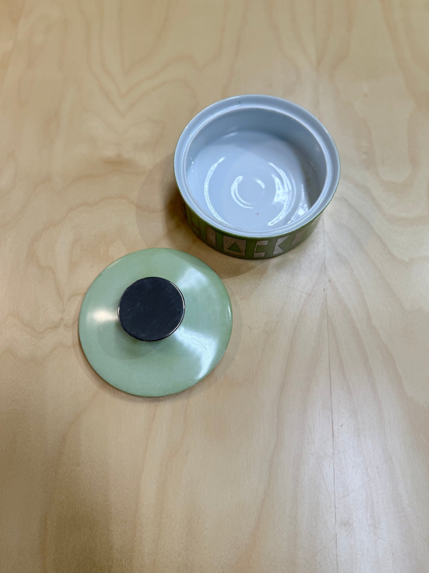 Thomas Porcelain, kannellinen posliiniastia