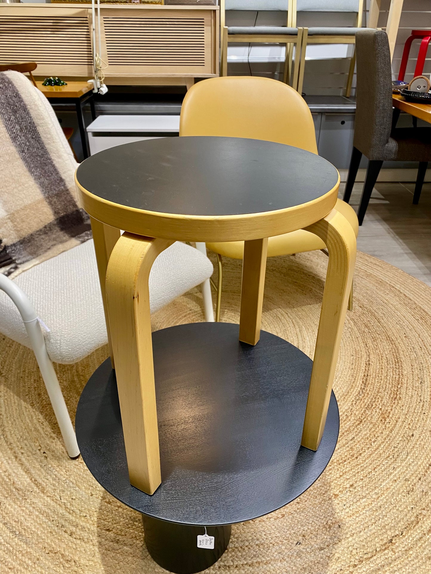 Artek, Aalto E60 jakkara musta