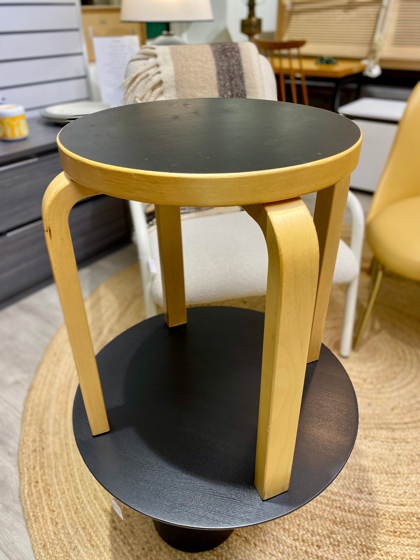 Artek, Aalto E60 jakkara musta