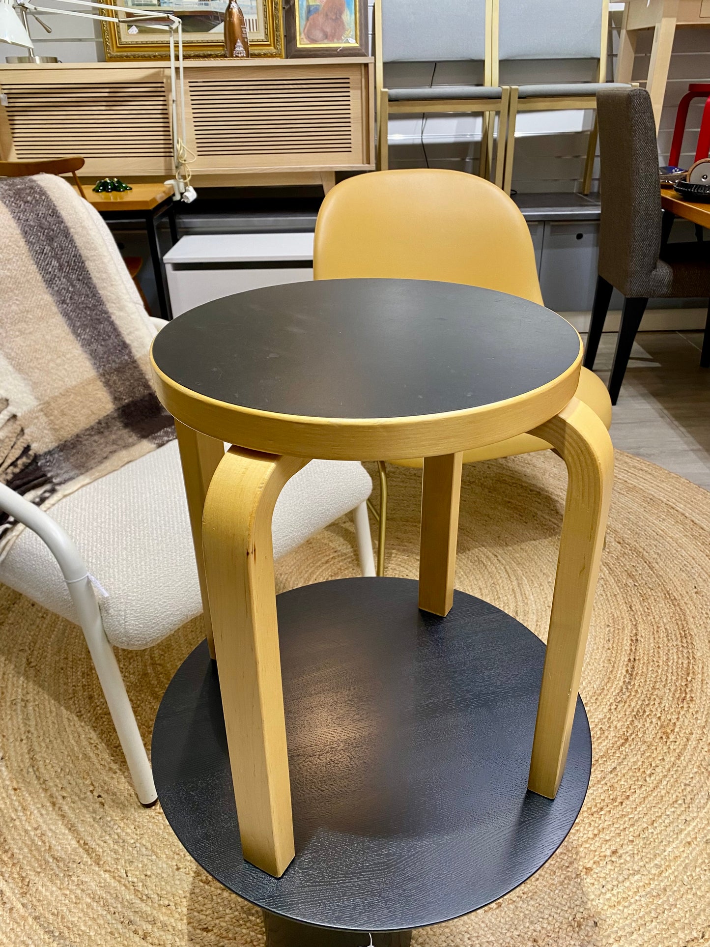 Artek, Aalto E60 jakkara musta