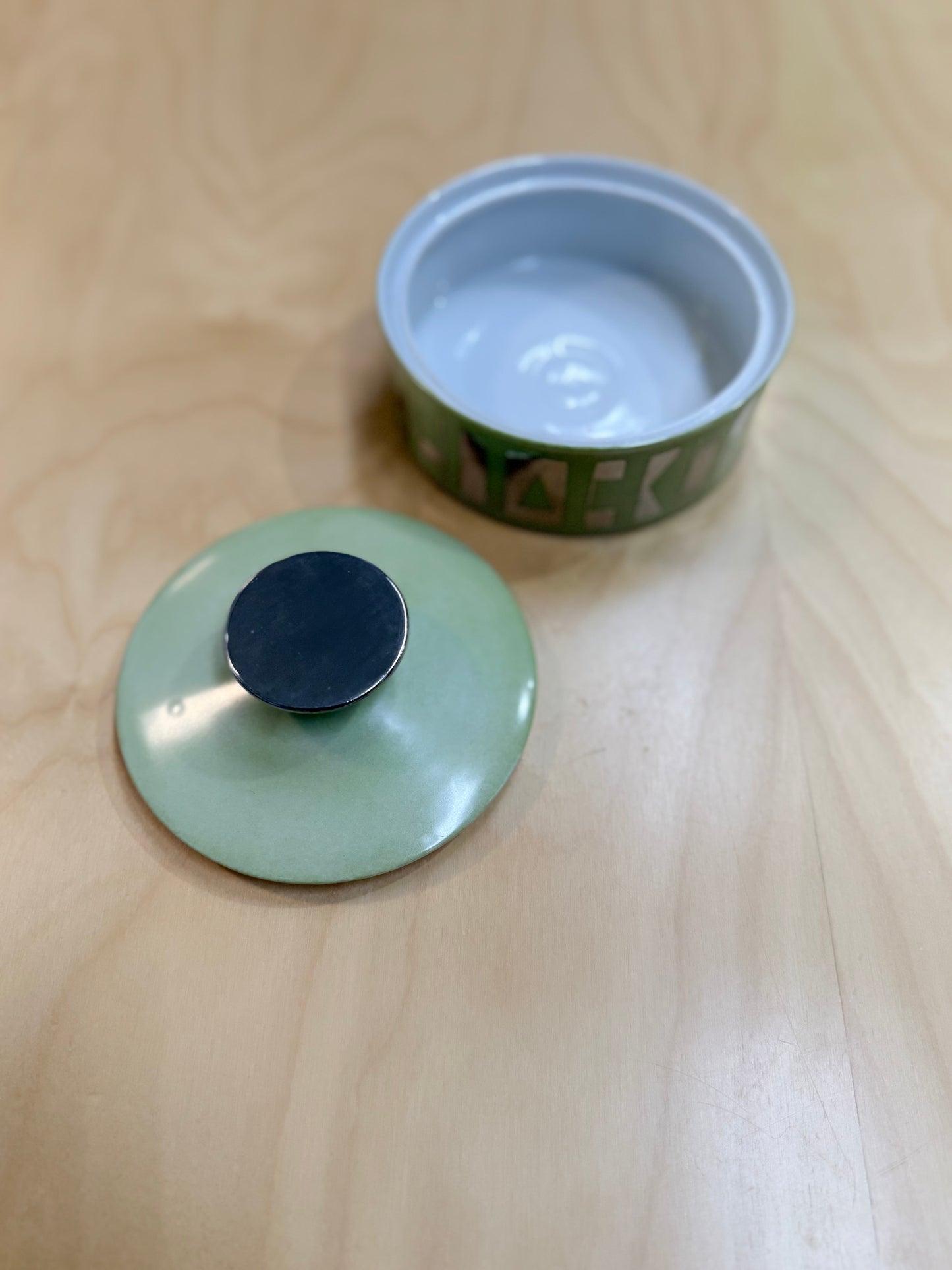 Thomas Porcelain, kannellinen posliiniastia