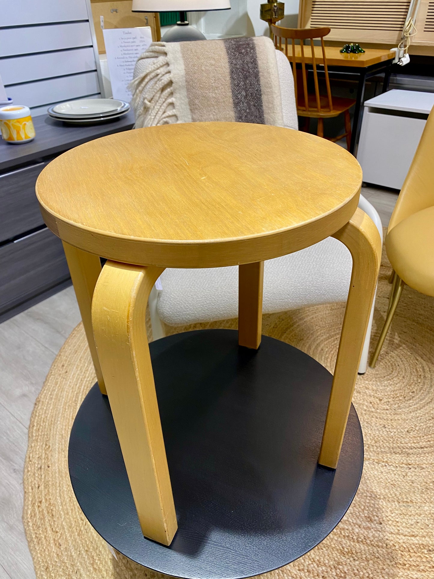 Artek Aalto jakkara E60