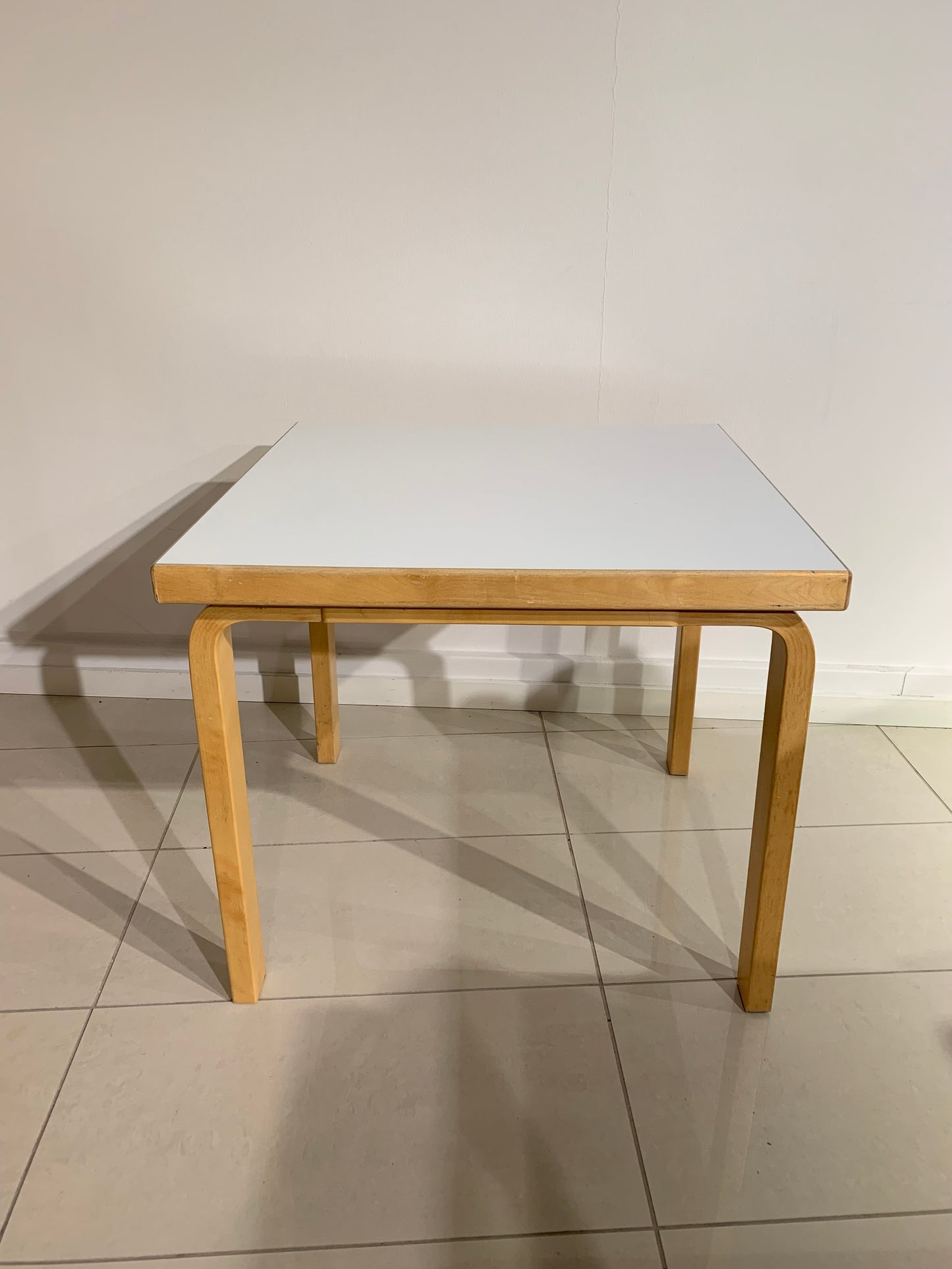 Artek sohvapöytä koivu, valkoinen linoleum
