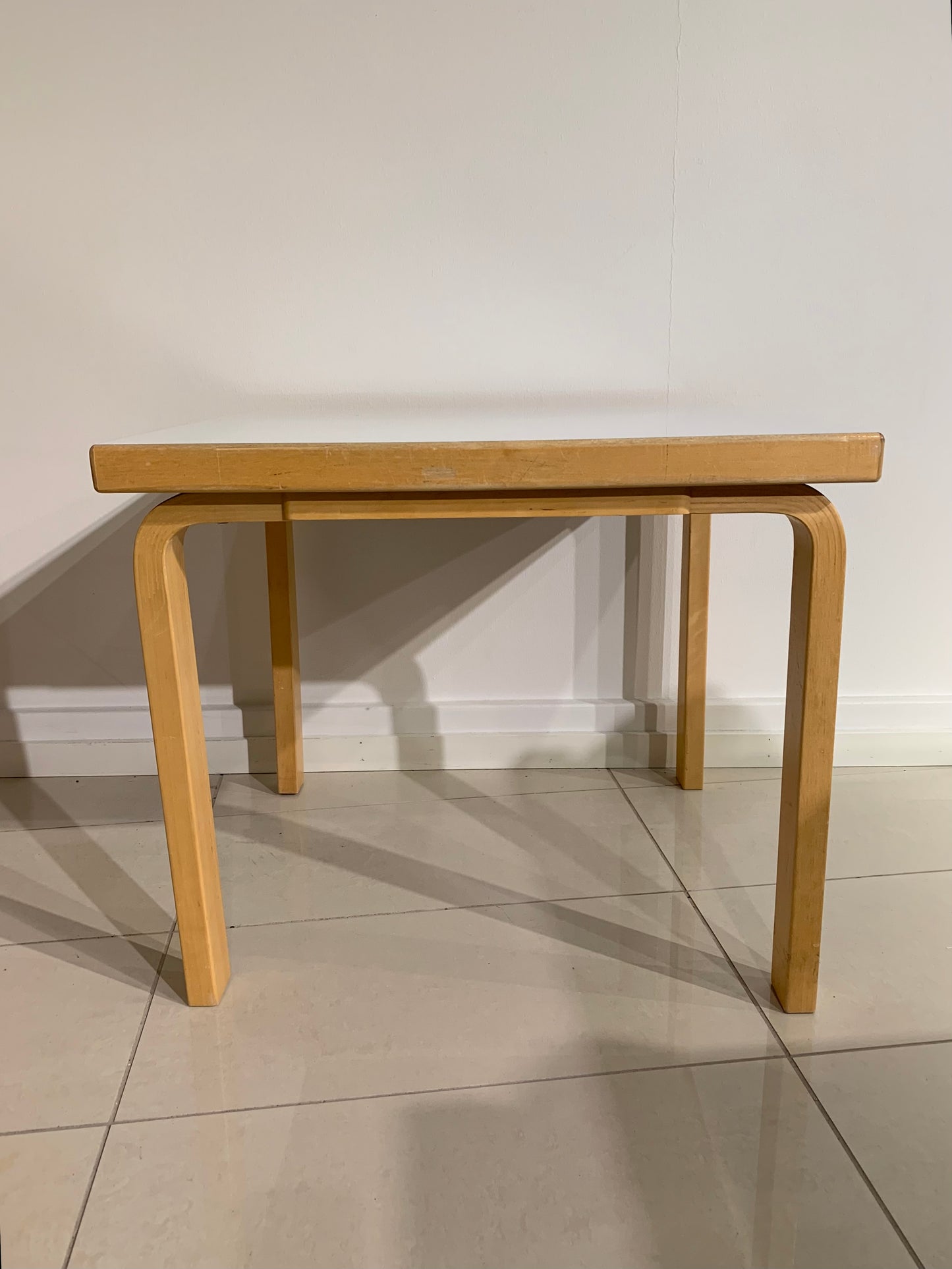 Artek sohvapöytä koivu, valkoinen linoleum