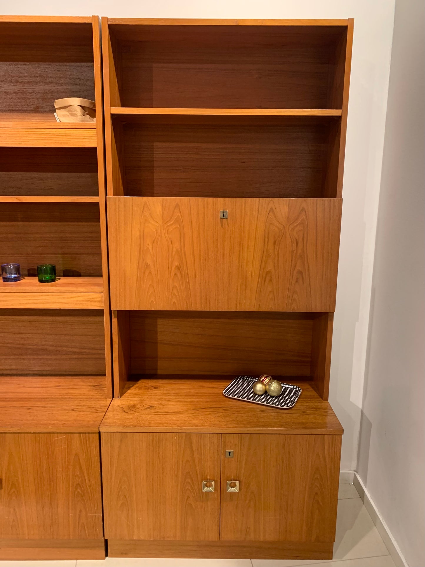 3-osainen teak kirjahylly/vitriini kokonaisuus