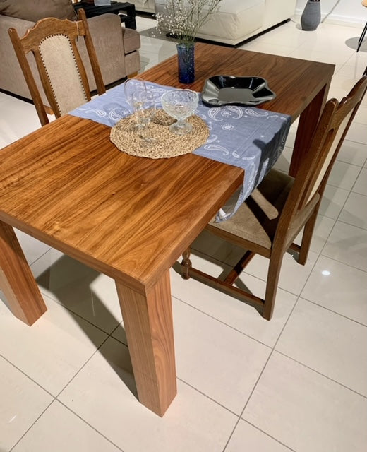 BoConcept ruokapöytä